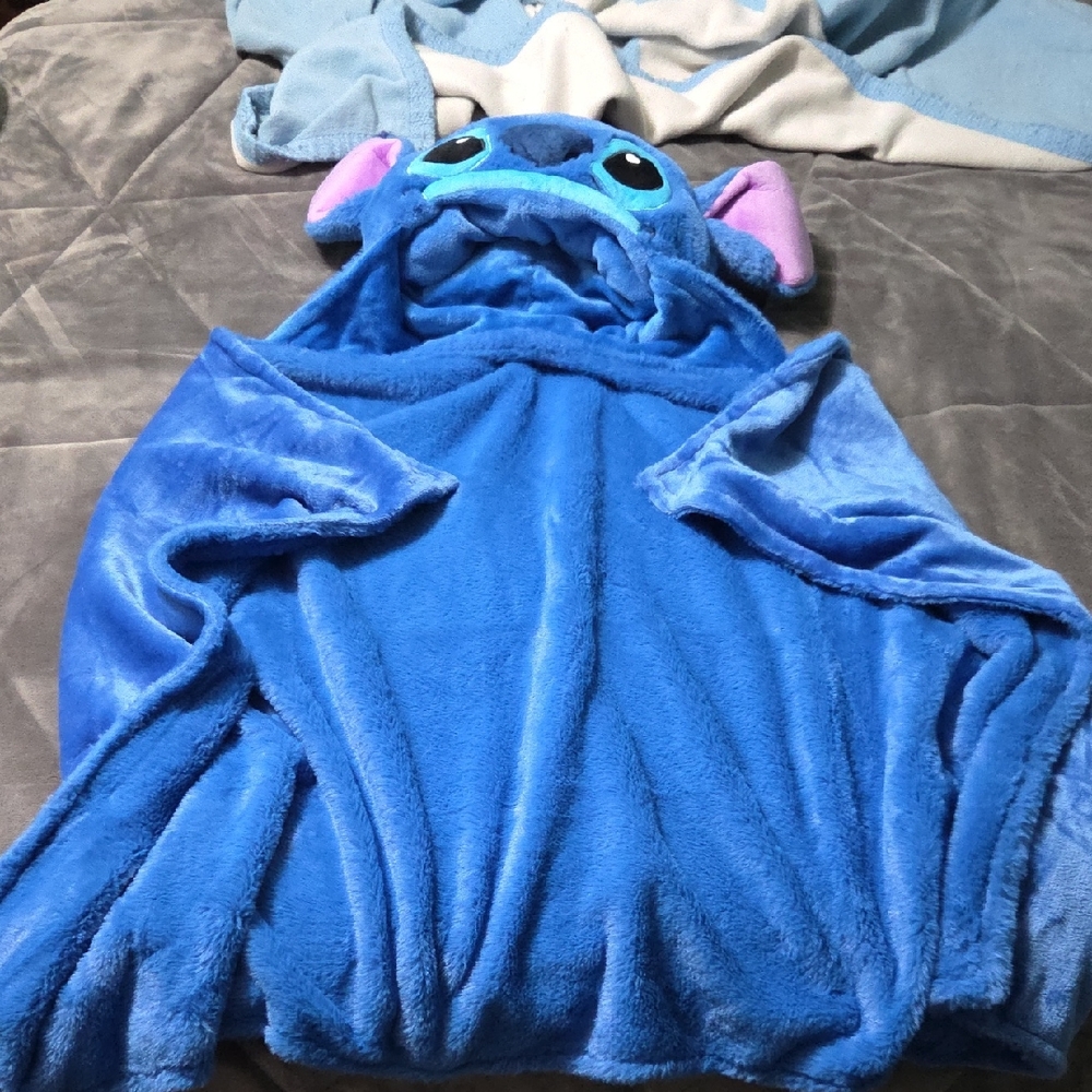 Blue Hooded Stitch Blanket